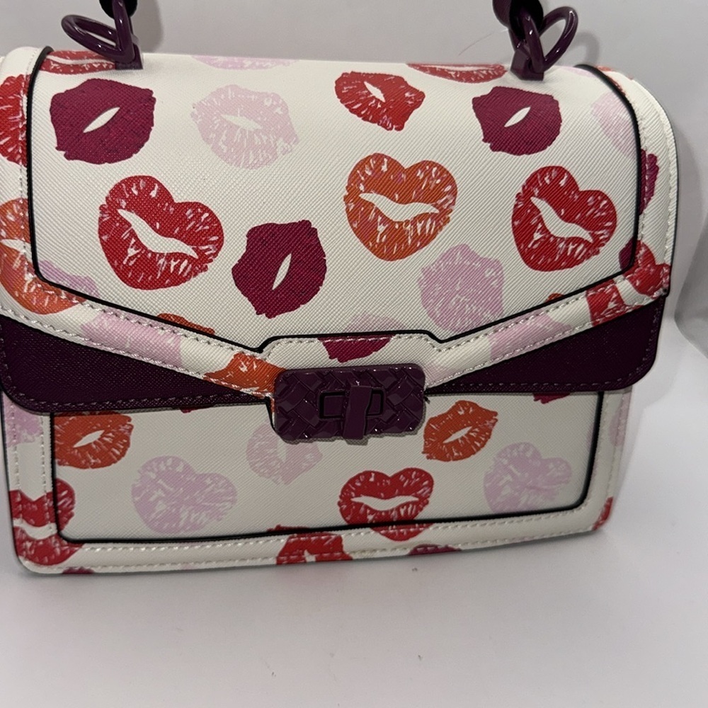 Aldo valentine kisses White and Red Satchel with Lip Print - Picture 11 of 11